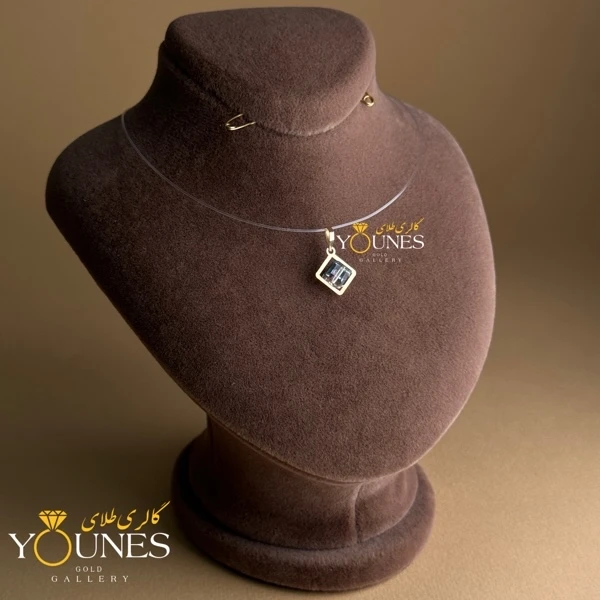 آویز طلا سواروسکی مربعی خاکستری هفت رنگ